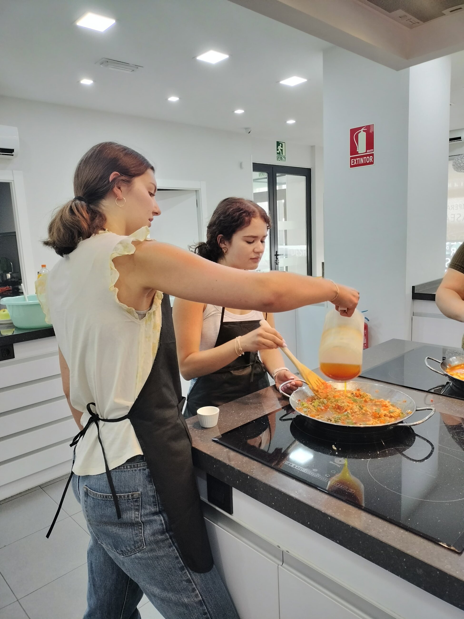 Learning to make paella!