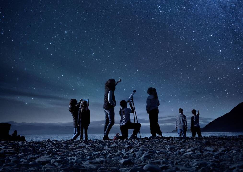 Students at night stargazing