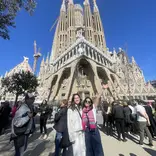 Two study abroad students in front of the Basílica de la Sagrada Família in Barcelona, Spain