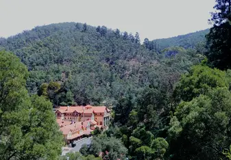 Visitors centre outside the Jenolan Caves, Blue Mountains, Australia
