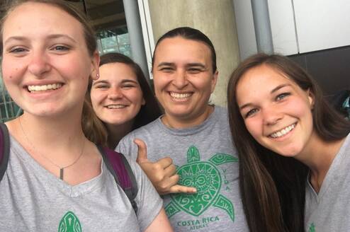 Study abroad students in Costa Rica