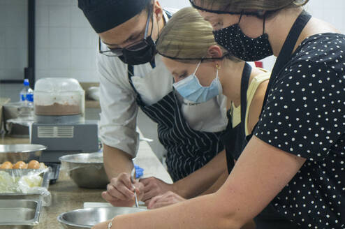 Students learning to cook in Costa Rica
