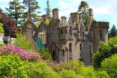 Dunans hunting lodge and "castle"