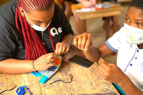 Woman volunteering in Ghana