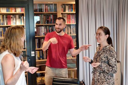 Learn French, Learn English, Group language classes Geneva