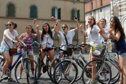 High school students exploring Italy on a bike tour!
