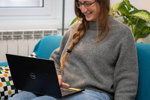 A student attending an online course