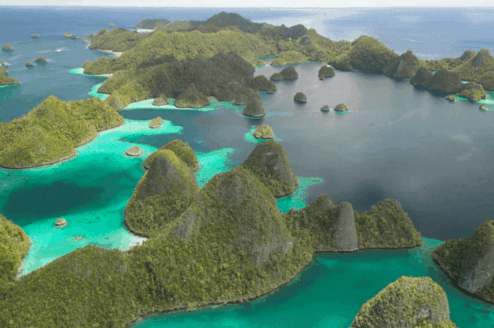 Passage through Raja Ampat