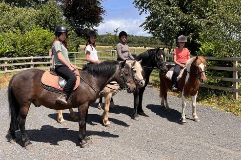 4 Students on a horse riding excursion