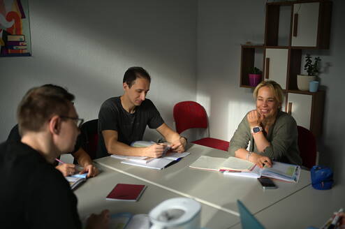 students learning serbian