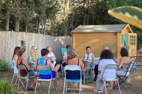 Group gathering informal Spanish conversations