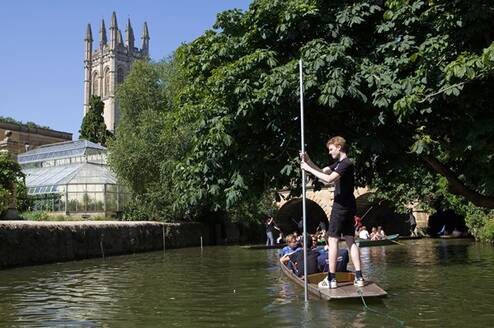 Punting on the Isis - a quintessential Oxford activity!