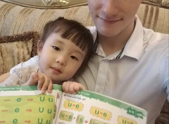 Teach English through fun conversation, reading and CLIL classes