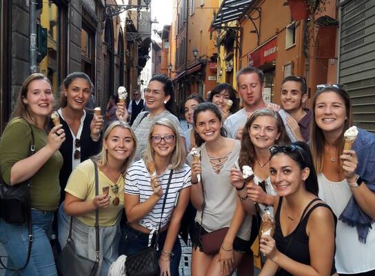 Students enjoying Gelato on excursion in Pisa