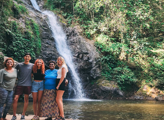 Volunteer in Fiji with IVHQ