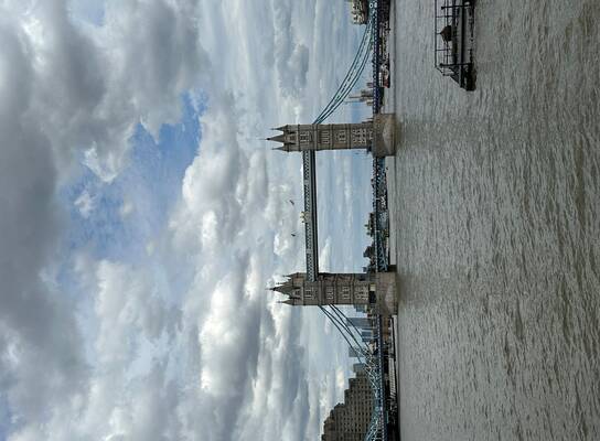 Picture of a bridge in London, England