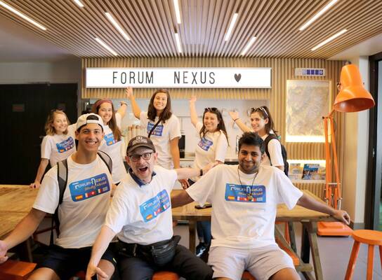 Group photo with Hugo Hervitz, Forum Nexus Founder and world-renowned professor.