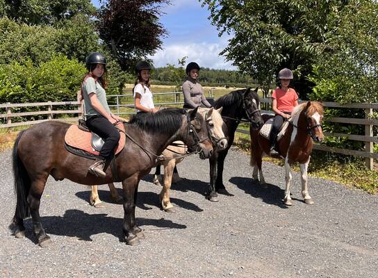 4 Students on a horse riding excursion