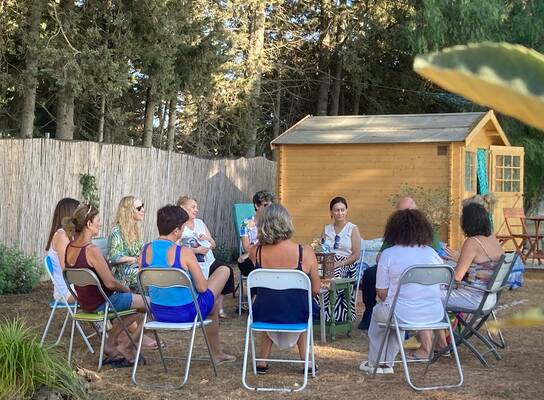 Group gathering informal Spanish conversations