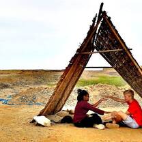 students playing in a Peruvian shelter