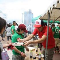 Man giving food to a lady