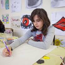 Girl draw