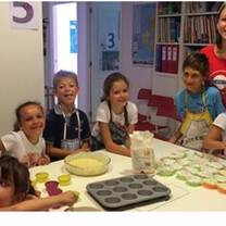 Kids are making cupcakes