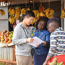 Scavenger Hunt in the fruit market