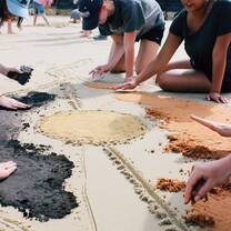 Students learn traditional sand art from Aboriginal instructors