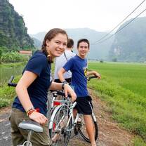 Rustic Pathways High School Students in Vietnam