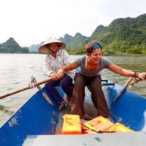 Rustic Pathways High School Students in Vietnam