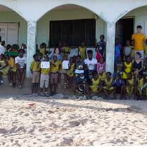Class photo with volunteers