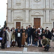 A group of CET Siena students outdoors