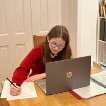 Child learning English online with XUK