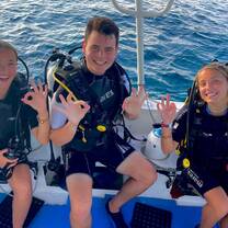 Students ready to gain their PADI open water diving certification