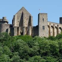 During their FITH French Immersion at Teacher’s Home program, students discover Chateau de la Madeleine, a Medieval castle in the Paris region while practicing conversational French with their host teacher.
