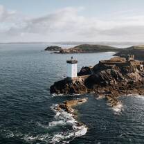 As part of the FITH French Immersion program in Brittany, students admire the rugged coastline and historic lighthouses, deepening their appreciation for the region’s natural beauty and maritime heritage