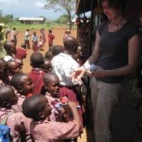 Volunteer with children in Tanzania