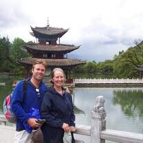 Volunteers sightseeing in China