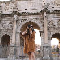 Student practicing photography while capturing iconic European architecture during their study abroad program