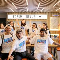 Group photo with Hugo Hervitz, Forum Nexus Founder and world-renowned professor.