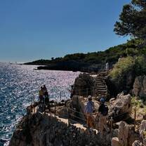 Cliff jumping bay