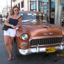 Intern and almendron, antique car