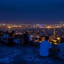 Barcelona by night with students