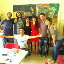 Algunos de los chicos del fantástico grupo de italianos, con una francesa infilt