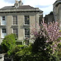 Students live in beautiful Georgiana dn Vicotrian townhouses in the city.