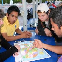 Volunteer teaching students in Mexico